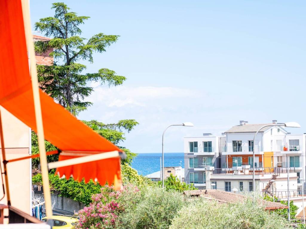 Appartamento a Varazze in Via Michelangelo Corosu - Foto 2