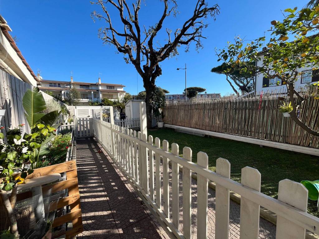 Villa a Fiumicino in Viale Castellammare - Foto 4