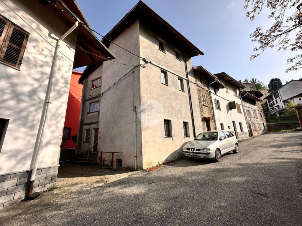 Casa indipendente a Biella in Strada Cantone Votta e Cellone, 12 - Foto 2