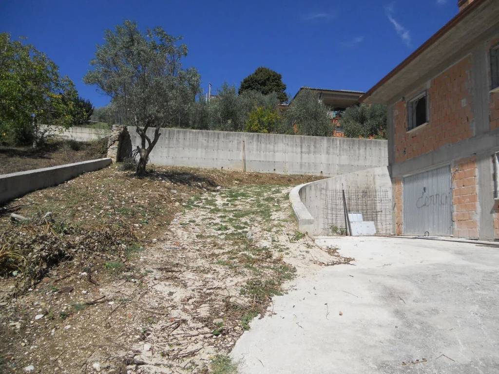 Villa a San vincenzo valle roveto in Via Ravara S.N.C. - Foto 2