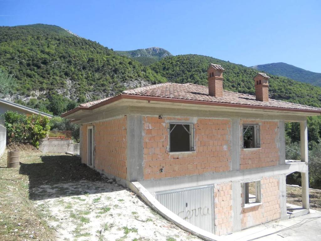 Villa a San vincenzo valle roveto in Via Ravara S.N.C. - Foto 5