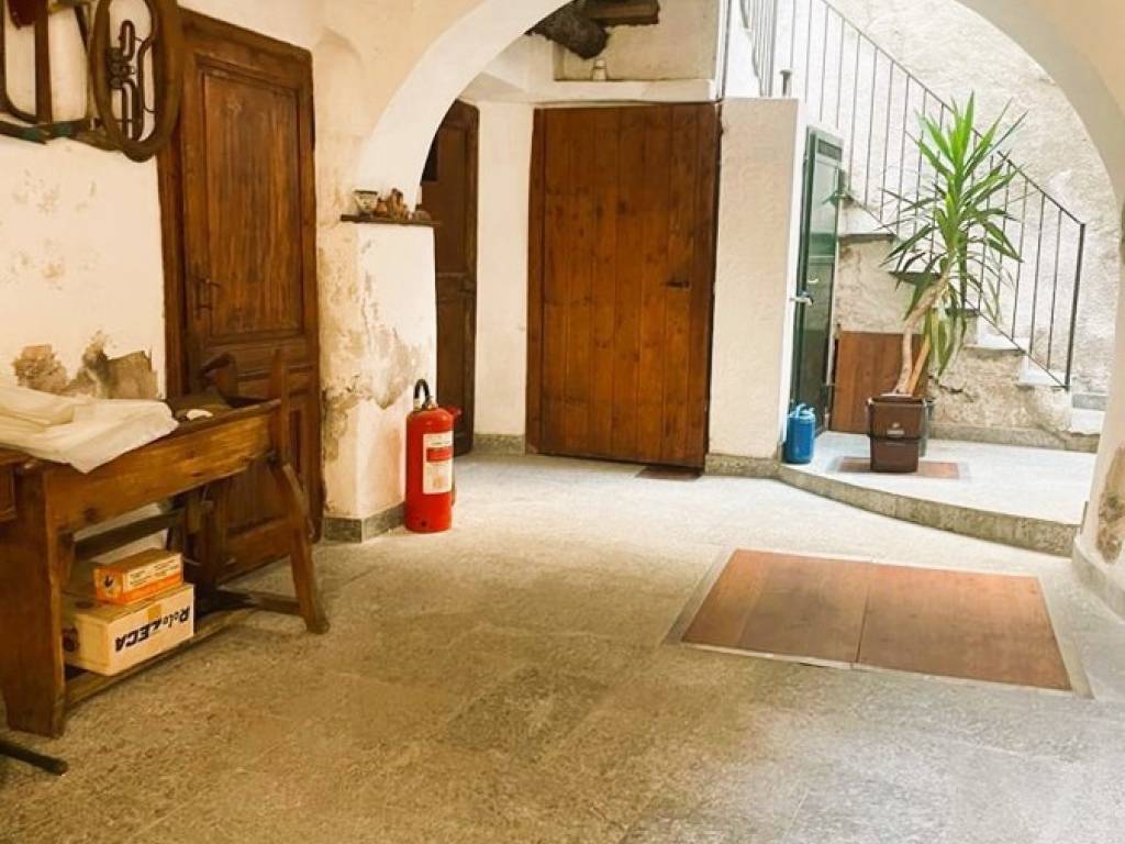 Appartamento a Castelveccana in Vicolo Castellazzo , 20 - Foto 2