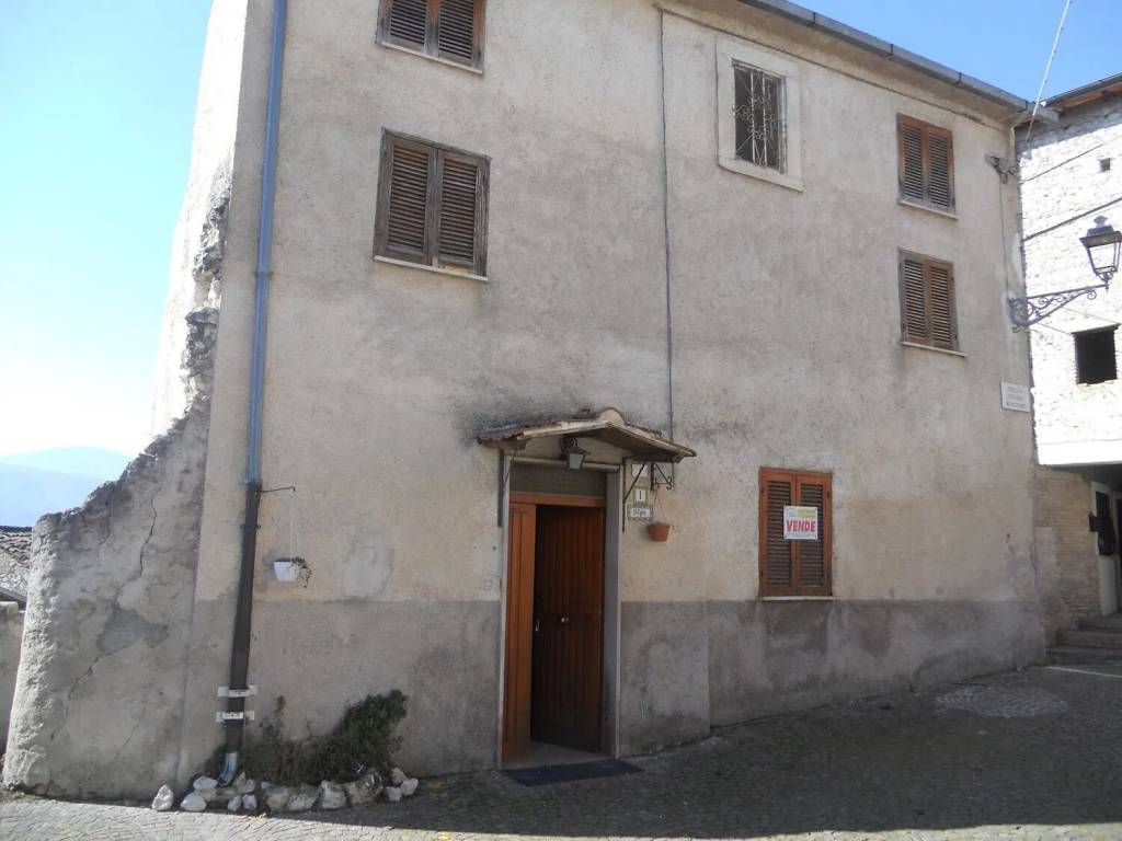 Villa a Scurcola marsicana in Piazza Zenobio Bontempi, 1 - Foto 2