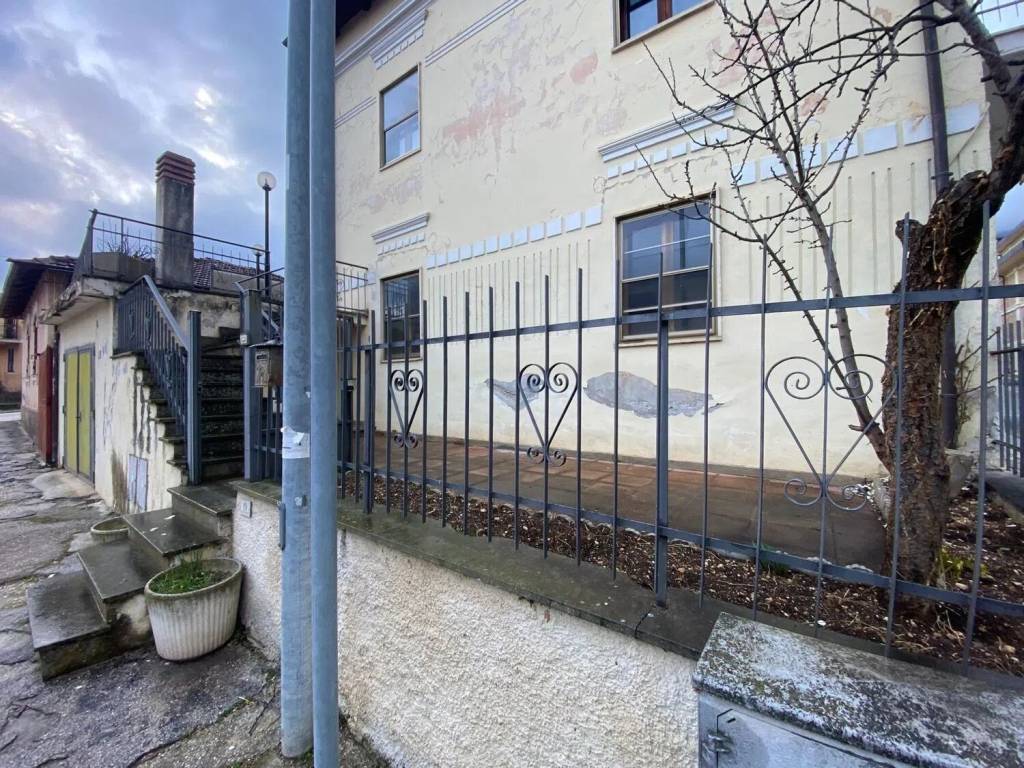 Villa a Massa d'albe in Piazza Xxiv Maggio S.N.C. - Foto 3