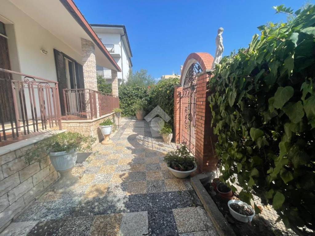 Casa indipendente a Terracina in Via badino, 168 - Foto 5