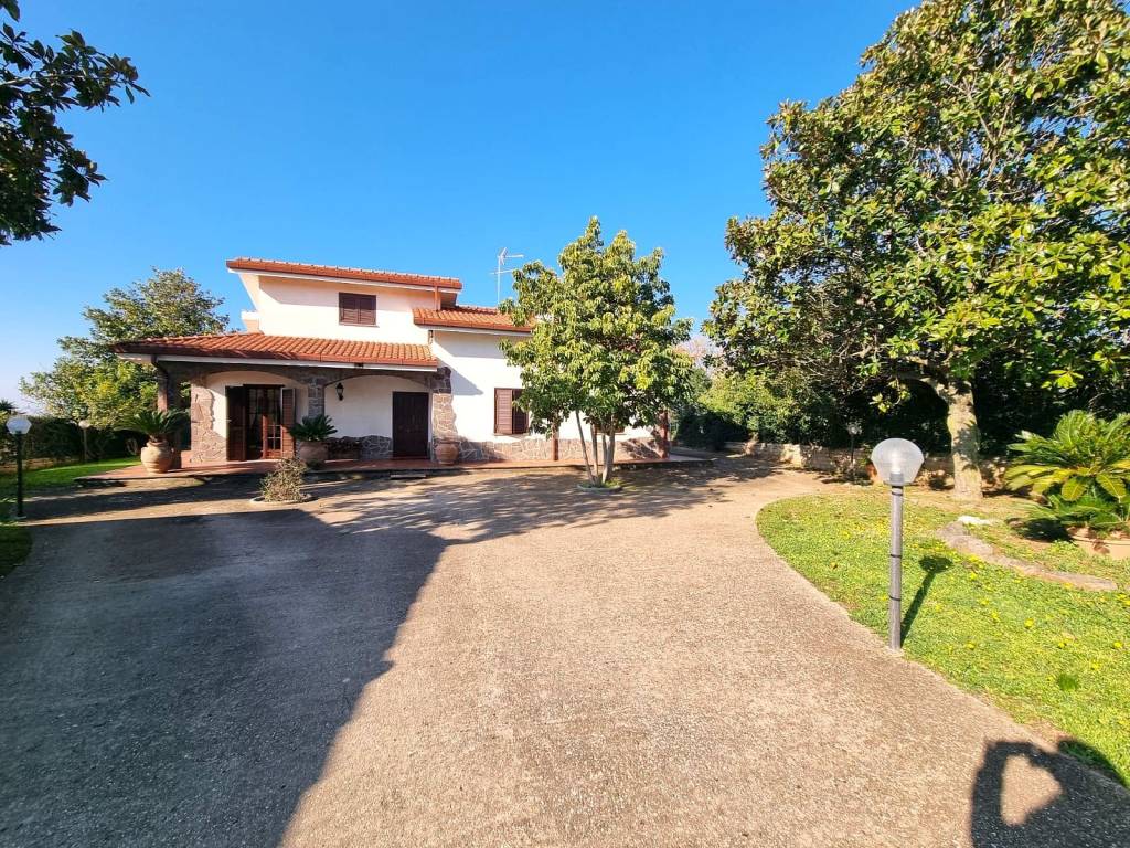 Villa a Aprilia in Via Sobretta - Foto 3