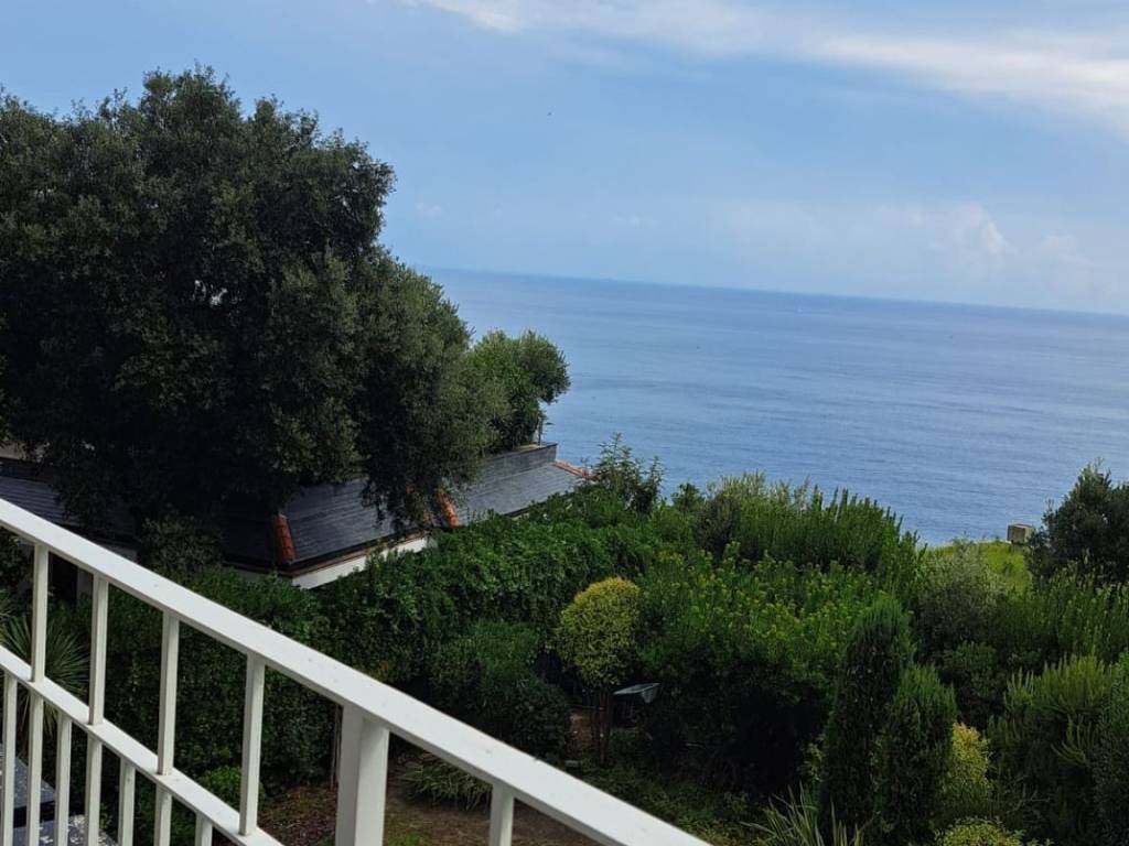 Appartamento a Arenzano in Via Punta del Gabbiano, 12 - Foto 3