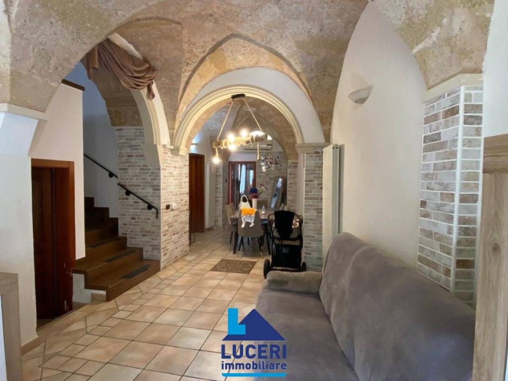 Casa indipendente a Taviano in Via Carabiniere Martino Manzo - Foto 2