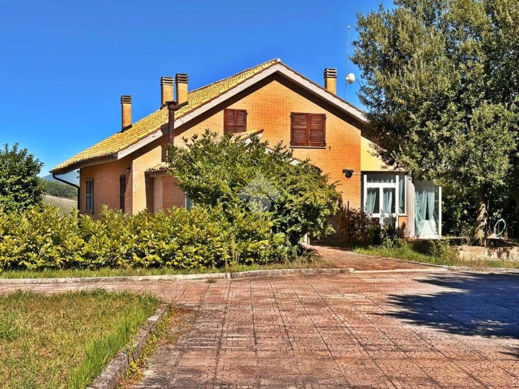 Villa a Fabriano in Frazione Collamato - Foto 4