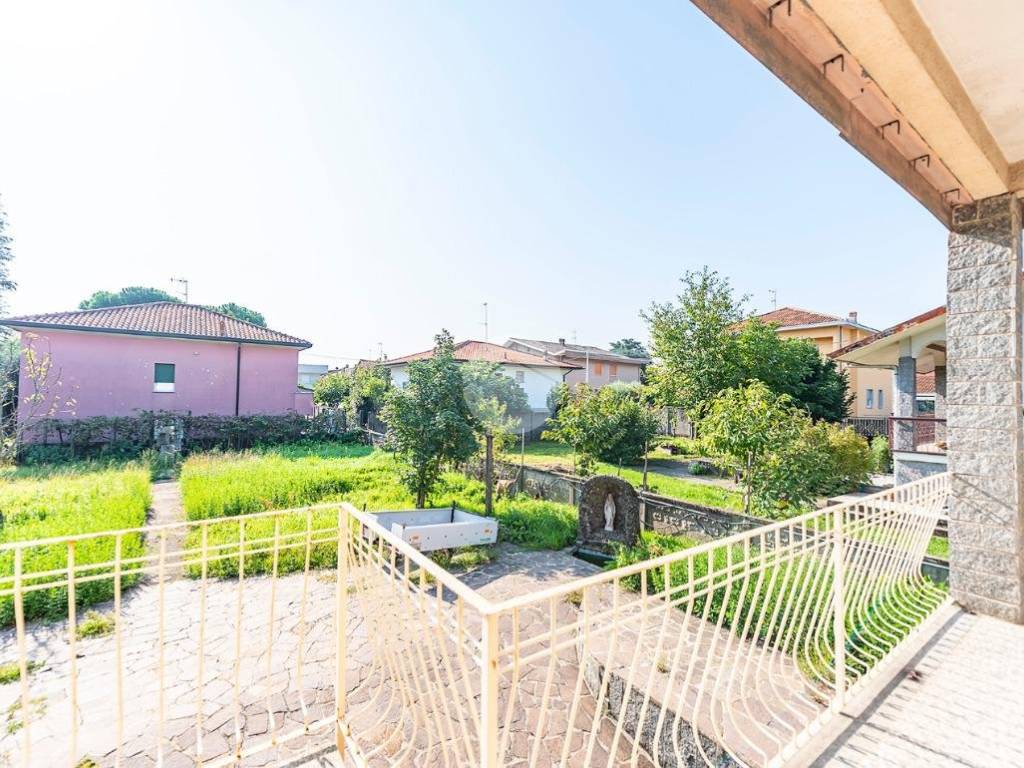 Villa a Uboldo in Via Pietro Madonini, 19 - Foto 4