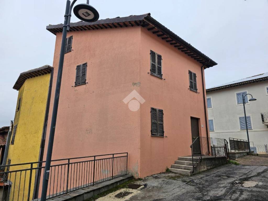 Casa indipendente a Serravalle di chienti in Fraz. Corgneto, 1 - Foto 3