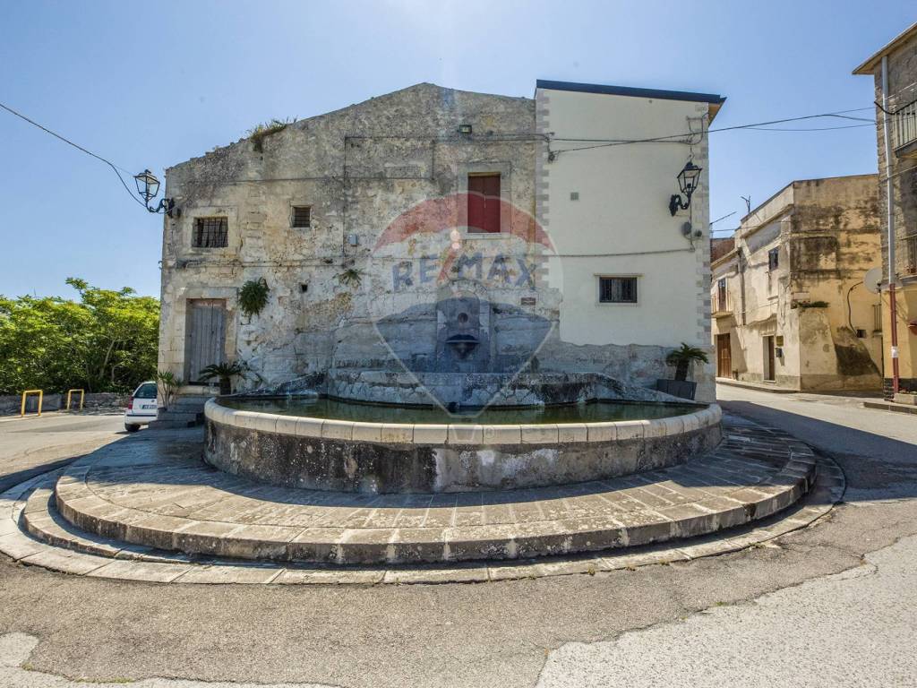 Casa indipendente a Monterosso almo in Via Roma, 264 - Foto 3