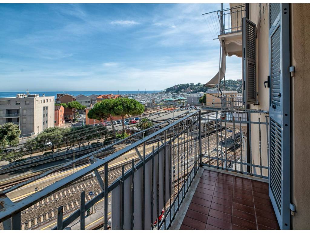 Appartamento a Varazze in Via Giancarlo Bagnasco, 11 - Foto 5