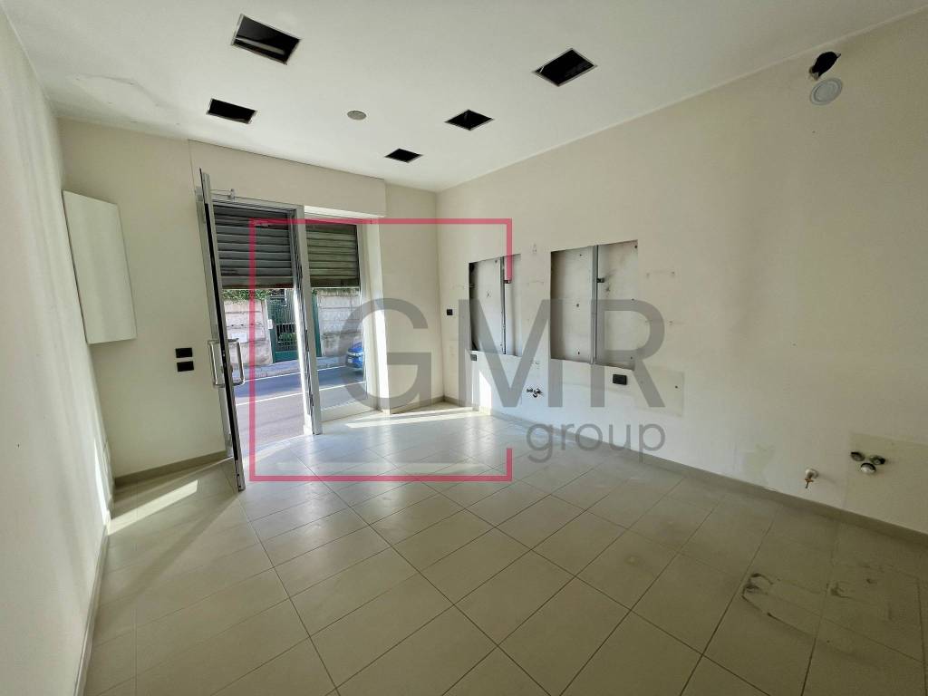 Palazzo / stabile a Saronno in Via Padre Reginaldo Giuliani, 20 - Foto 4