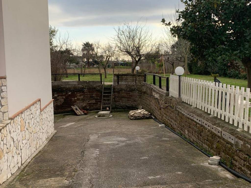 Villa a Latina in Strada del Bosco - Foto 2