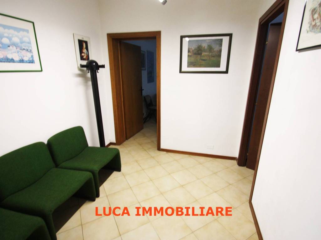 Immobile a Massa e cozzile in Piazza della Libertà, 16 - Foto 3