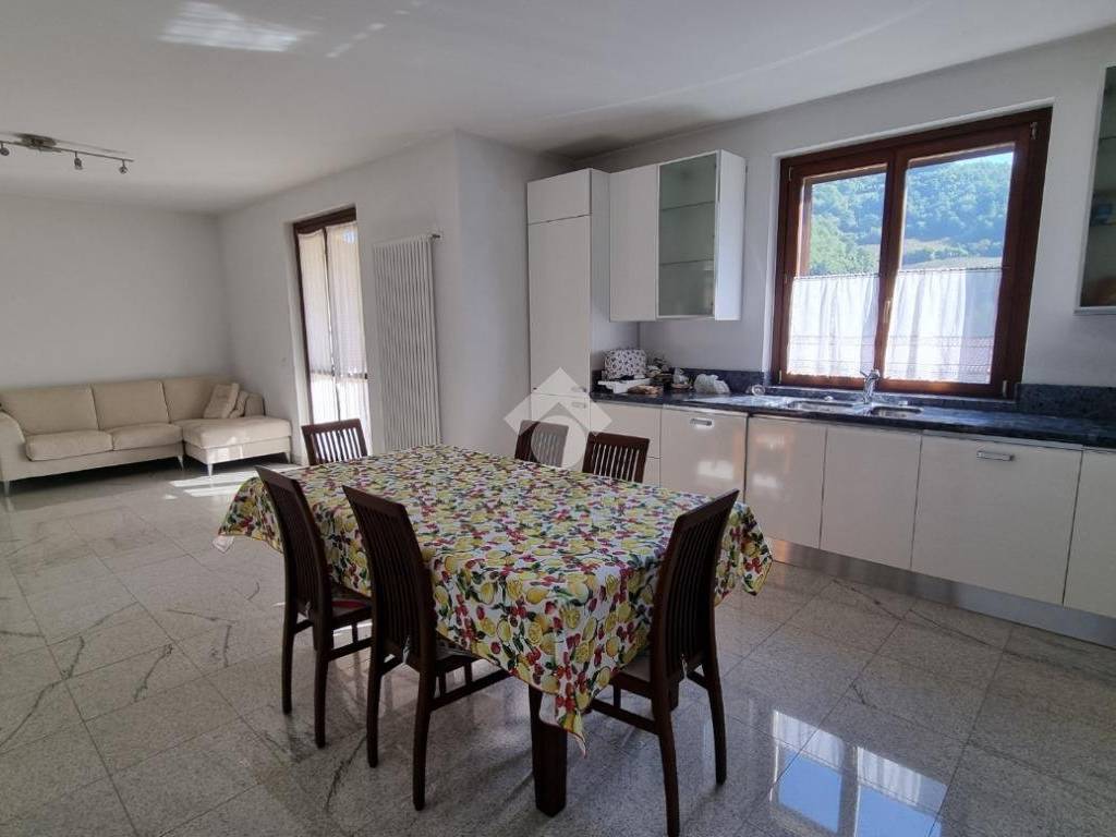 Appartamento a Valtopina in Viale dei Pini, 5 - Foto 2