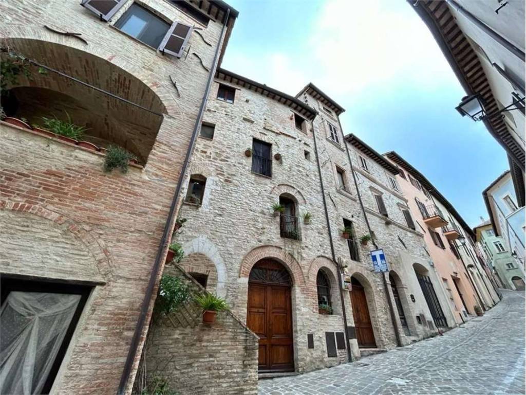 Appartamento a Nocera umbra in CORSO VITTORIO EMANUELE, 41 - Foto 2