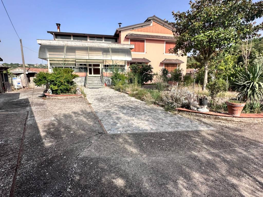 Villa a Ceppaloni in Via Trocchia, 72 - Foto 2