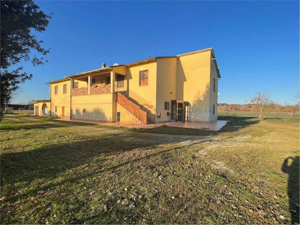 Rustico / casale a Torrita di siena in Via Monte Bianco S.N.C. - Foto 2