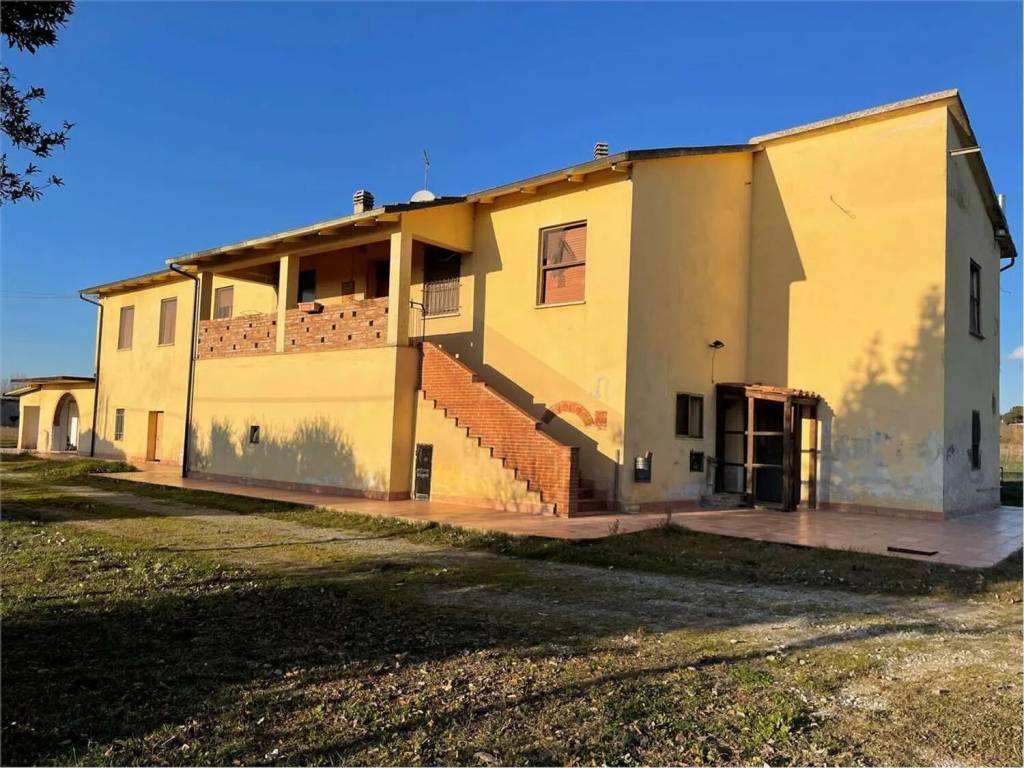 Rustico / casale a Torrita di siena in Via Monte Bianco S.N.C. - Foto 3