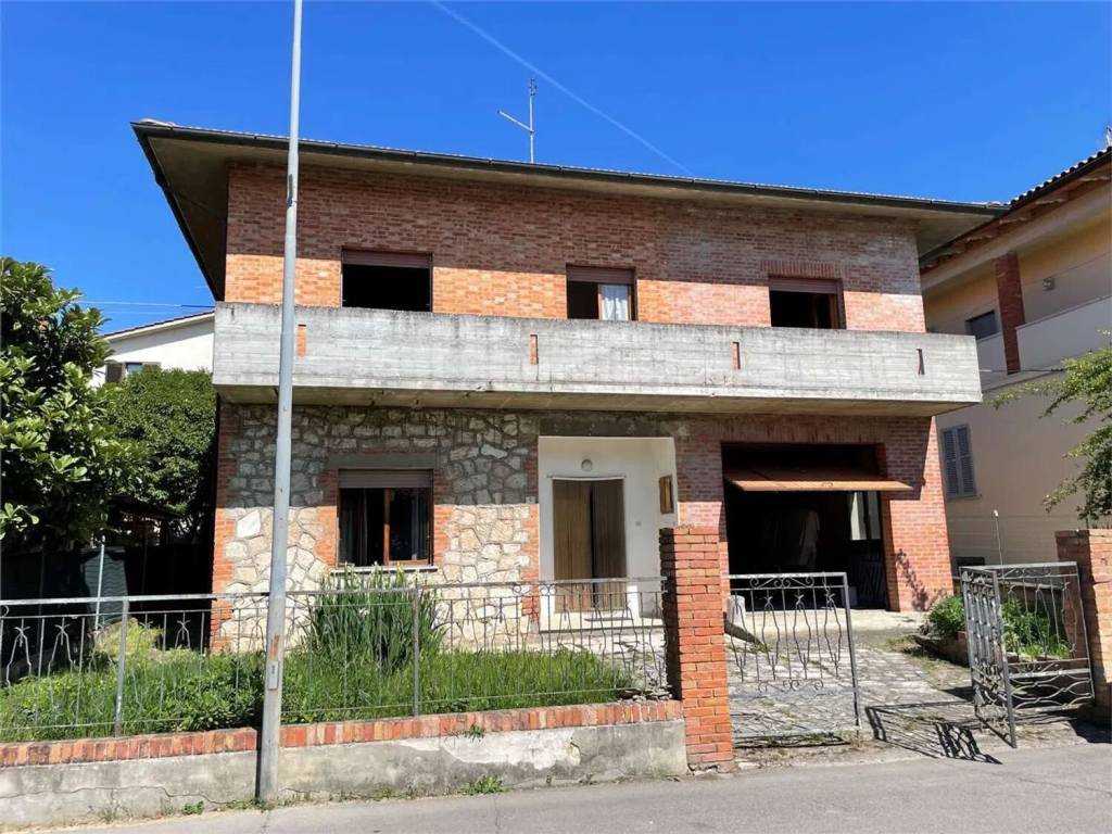 Villa a Sinalunga in Piazza Giuseppe Garibaldi - Foto 2