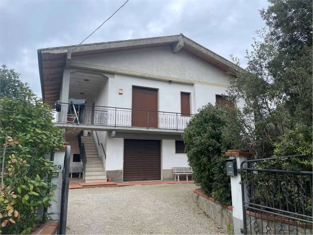 Villa a Bucine in Via Delle Squille S.N.C. - Foto 2