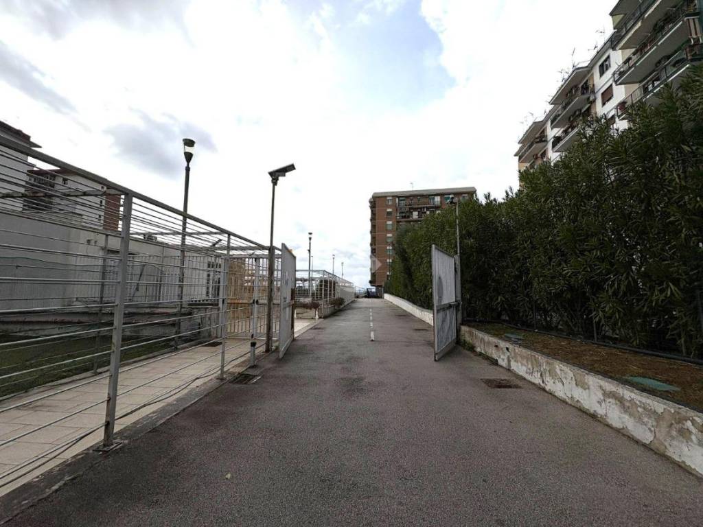 Box / garage a Napoli in Via Guido De Ruggiero, 118 - Foto 4