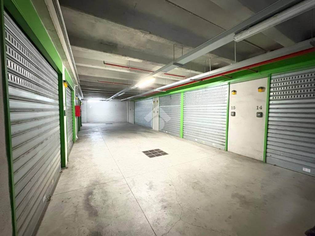 Box / garage a Napoli in Via Guido De Ruggiero, 118 - Foto 5