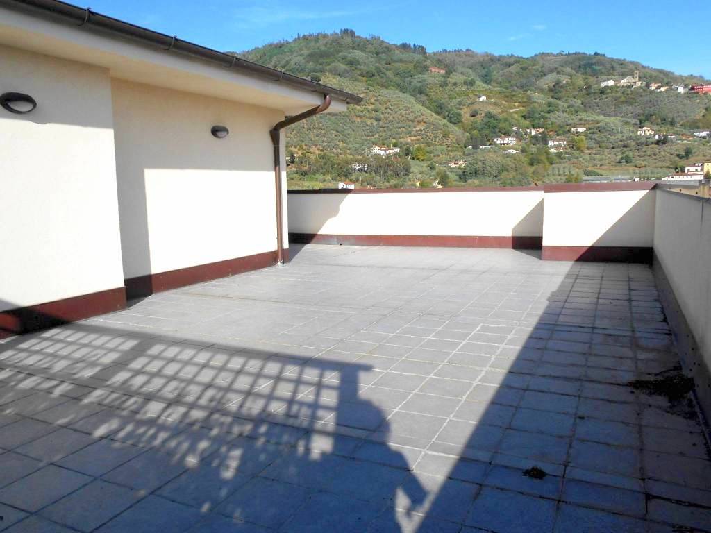 Attico / mansarda a Pescia in Viale Giuseppe Garibaldi - Foto 2