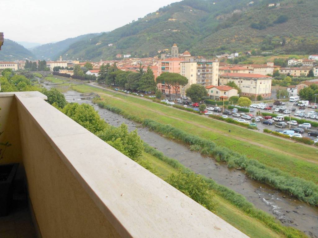 Attico / mansarda a Pescia in Viale Giuseppe Garibaldi - Foto 3