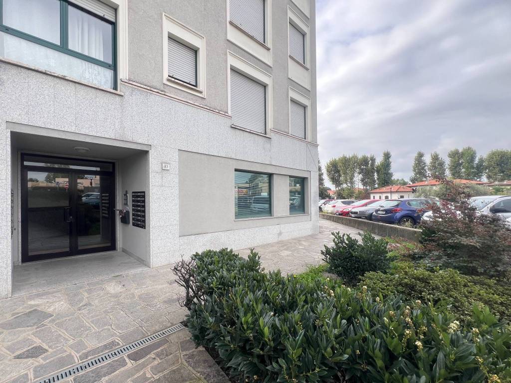 Appartamento a Caronno pertusella in Piazza Sandro Pertini, 82 - Foto 3