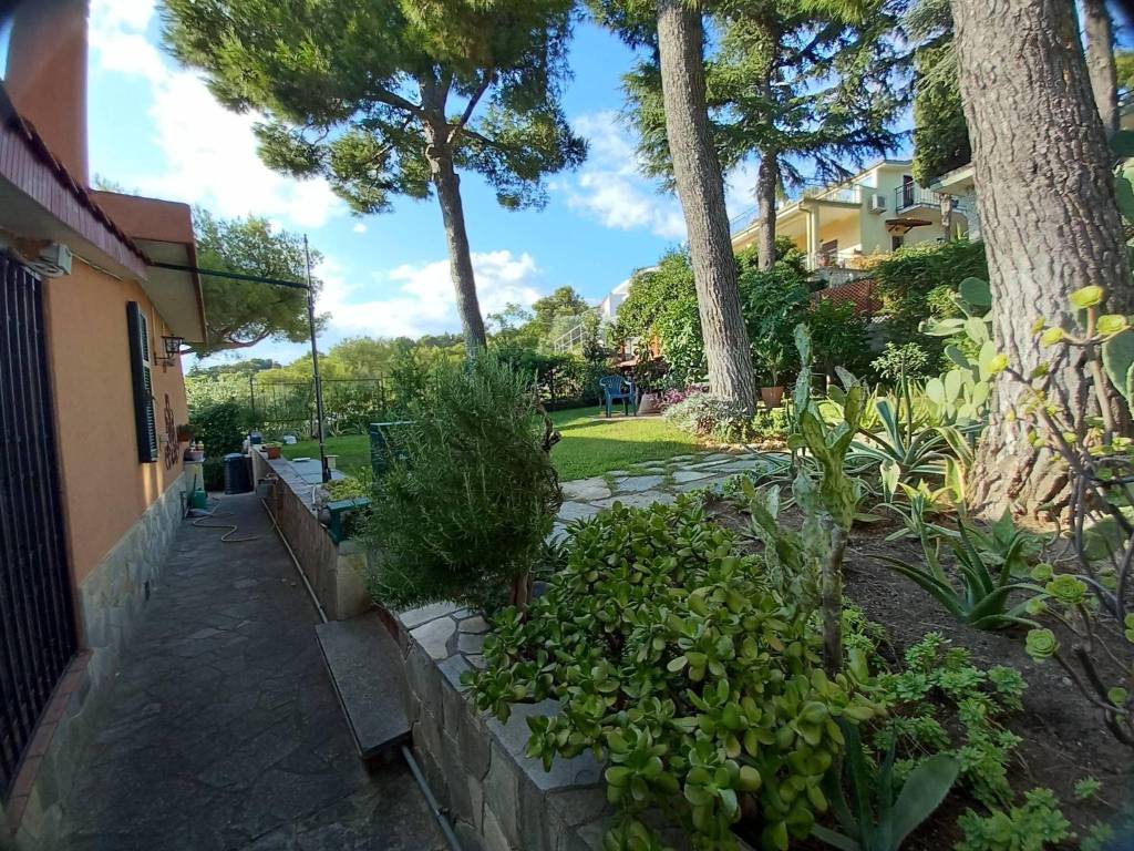 Villa a Andora in Via Soprana - Foto 2