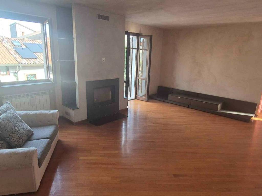 Appartamento a Trecate in Via Benedetto Cairoli, 7 - Foto 2