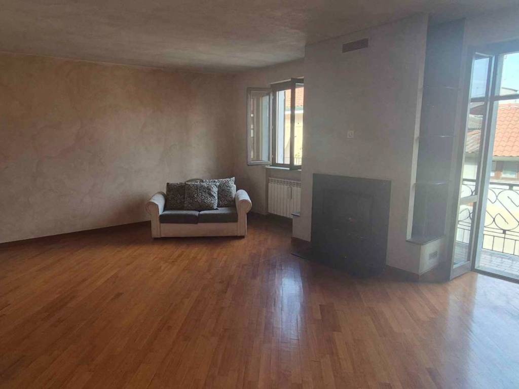 Appartamento a Trecate in Via Benedetto Cairoli, 7 - Foto 3