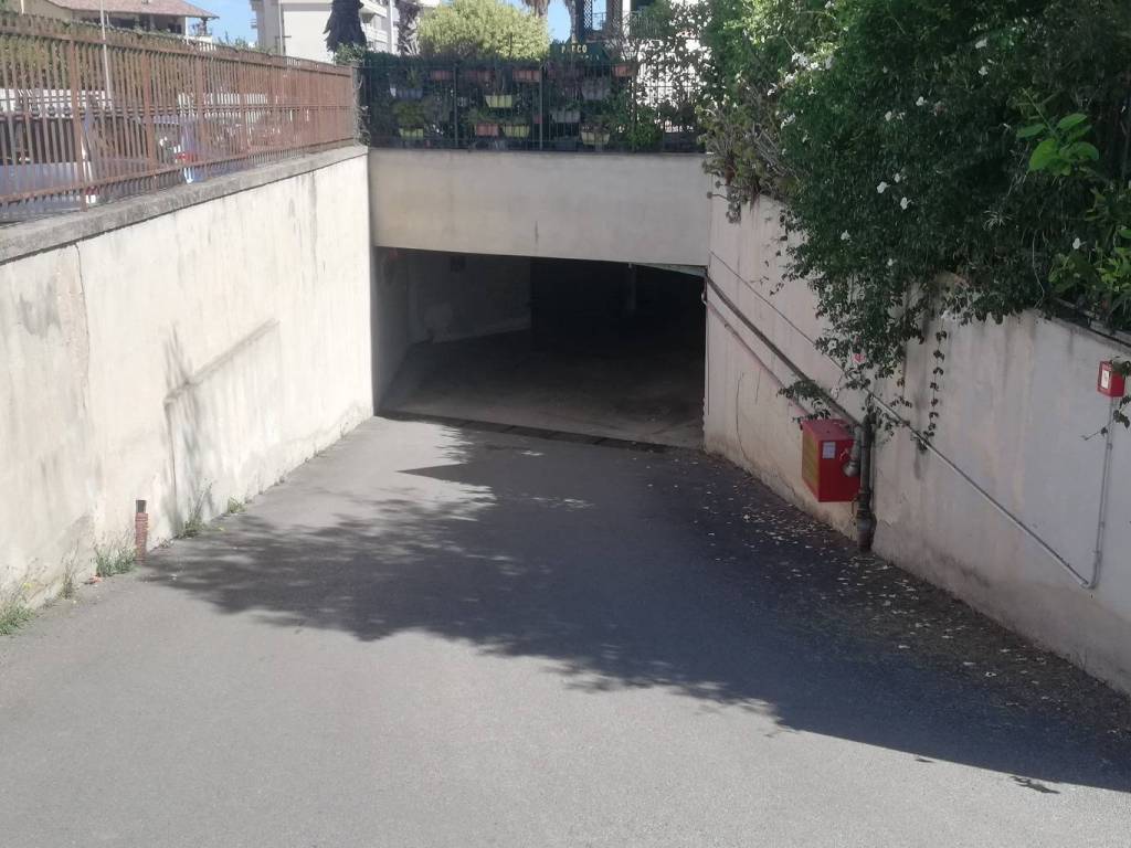 Box / garage a Aversa in Via dell'Archeologia, 2 - Foto 3