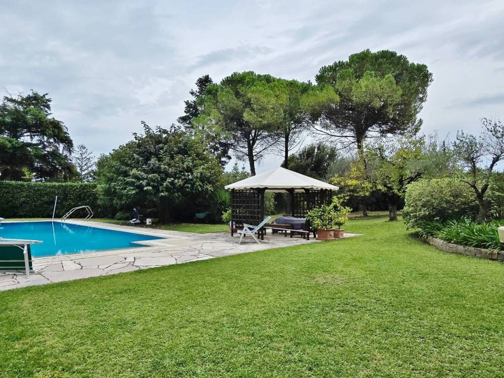 Villa a Fano in Strada Comunale di Monte Giove - Foto 2