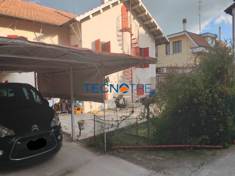 Villa a Martinsicuro in Via Udine, 9 - Foto 2