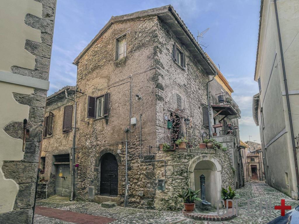 Casa indipendente a Castelnuovo di farfa in Via Umberto I - Foto 2