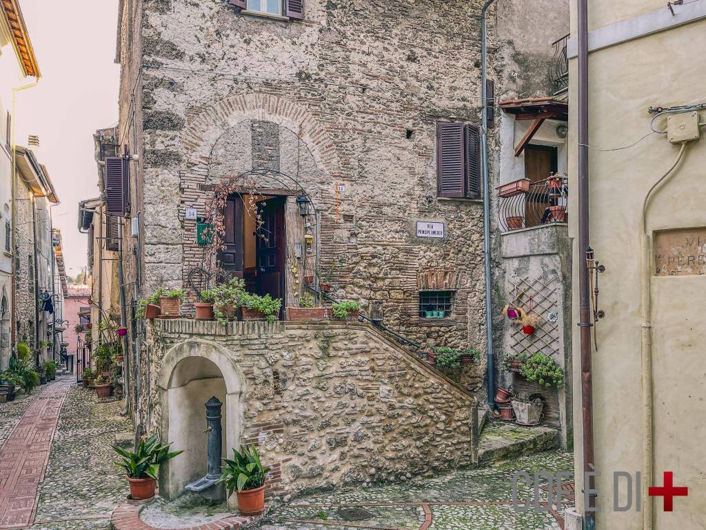 Casa indipendente a Castelnuovo di farfa in Via Umberto I - Foto 3