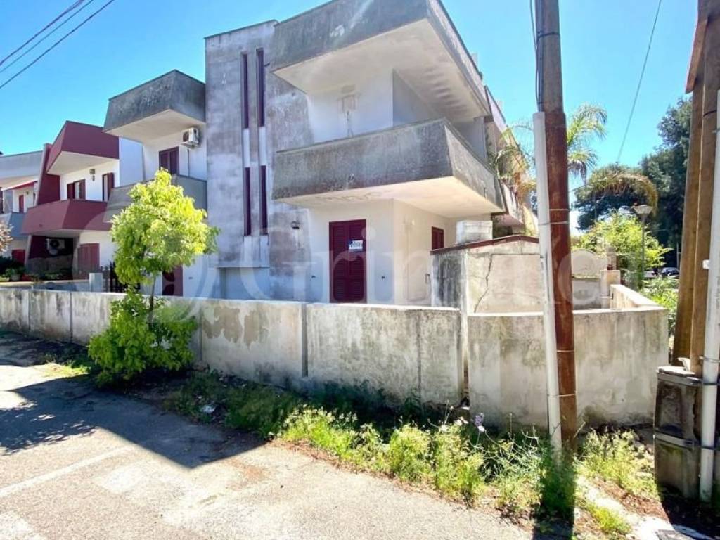 Casa indipendente a Tuglie in VIALE DUCA D'AOSTA , 16 - Foto 2