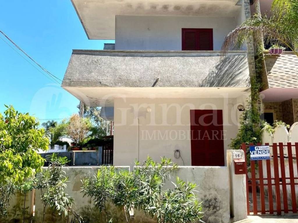 Casa indipendente a Tuglie in VIALE DUCA D'AOSTA , 16 - Foto 3