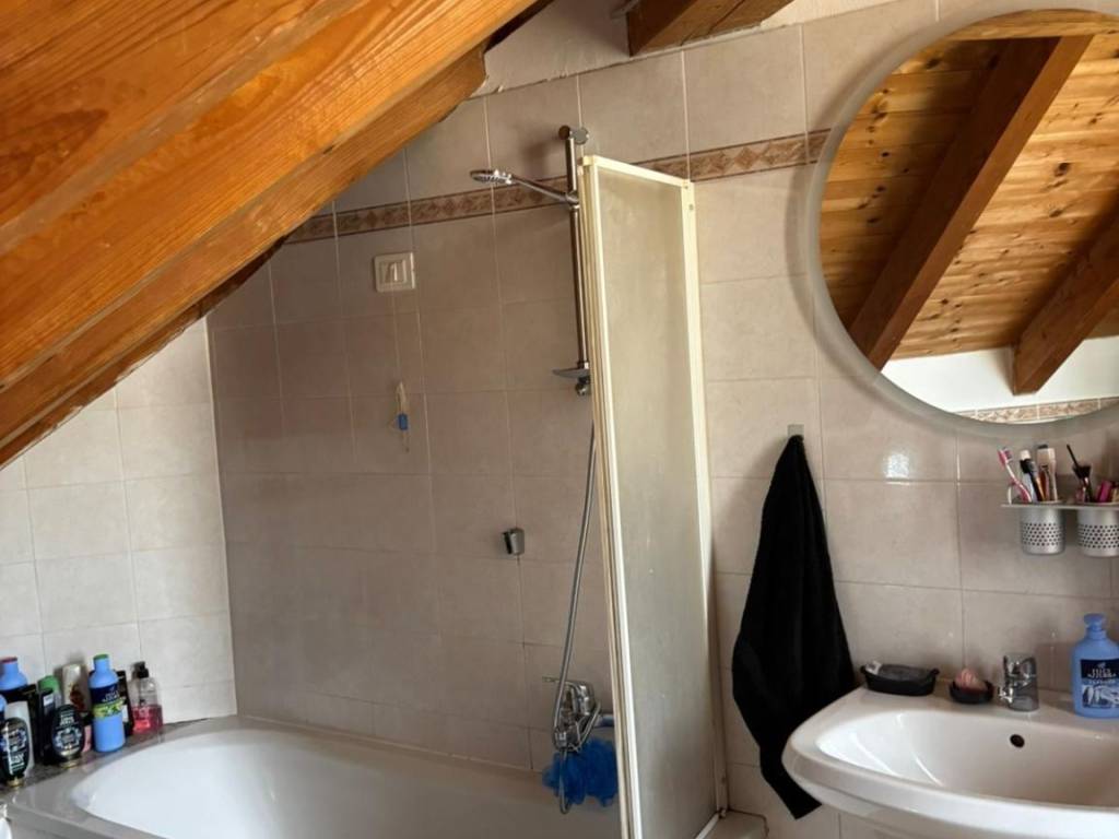 Appartamento a Trecate in Via Adua - Foto 3