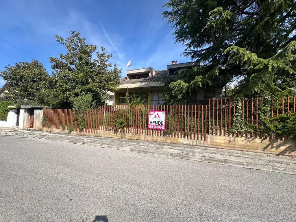 Villa a Avezzano in Via dei Tulipani - Foto 2