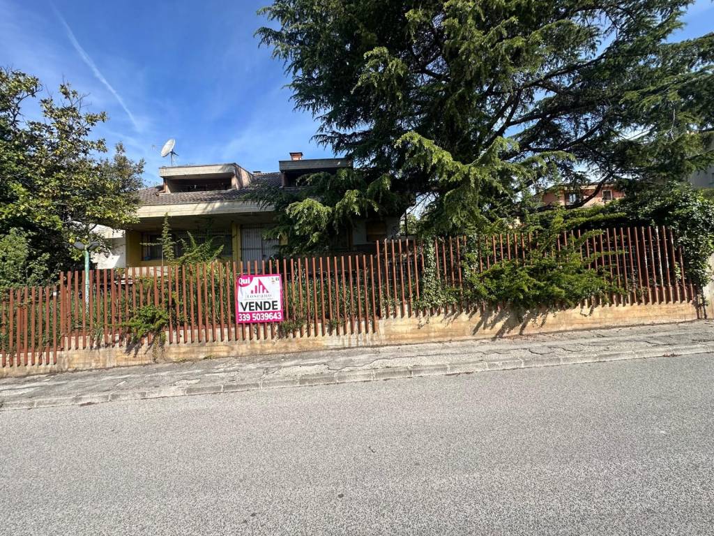 Villa a Avezzano in Via dei Tulipani - Foto 5