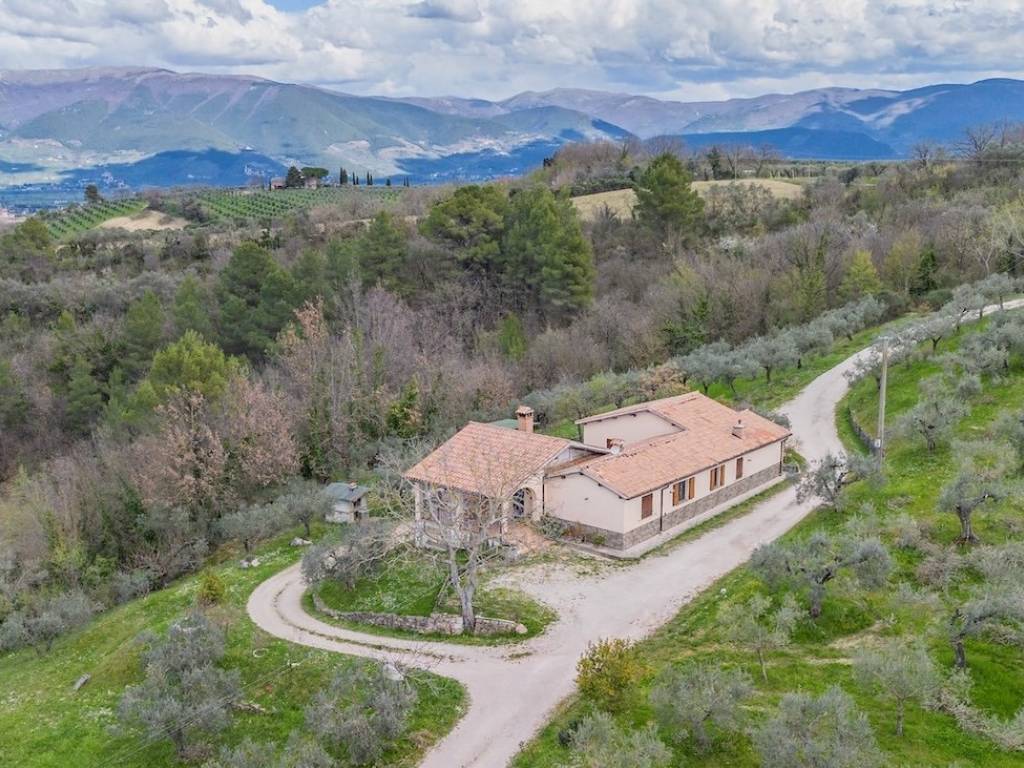 Villa a Castel ritaldi in Via Aldo Moro - Foto 2
