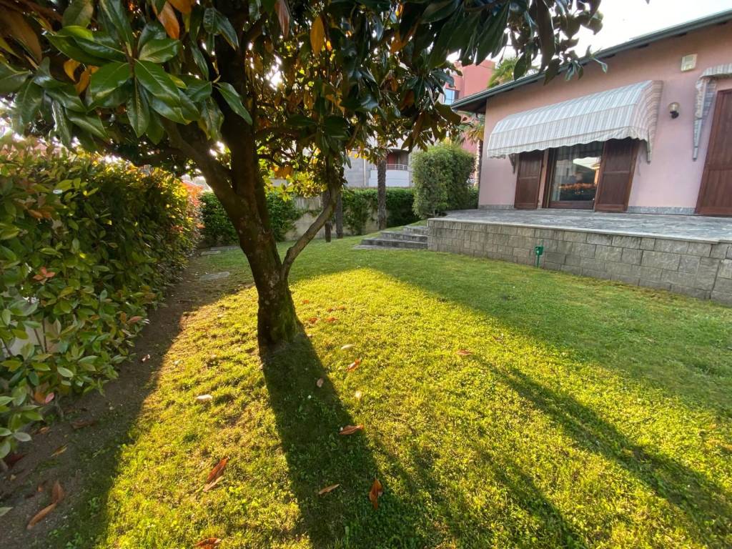 Villa a Saronno in Via Vecchia per Ceriano, 22 - Foto 3