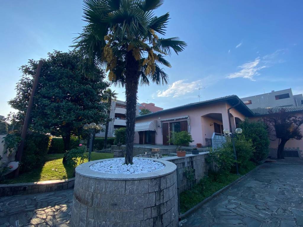 Villa a Saronno in Via Vecchia per Ceriano, 22 - Foto 5