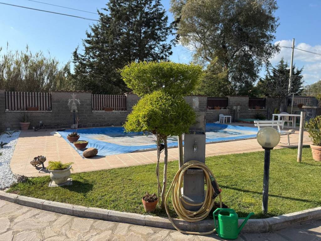 Villa a Aprilia in Via Ofanto - Foto 2