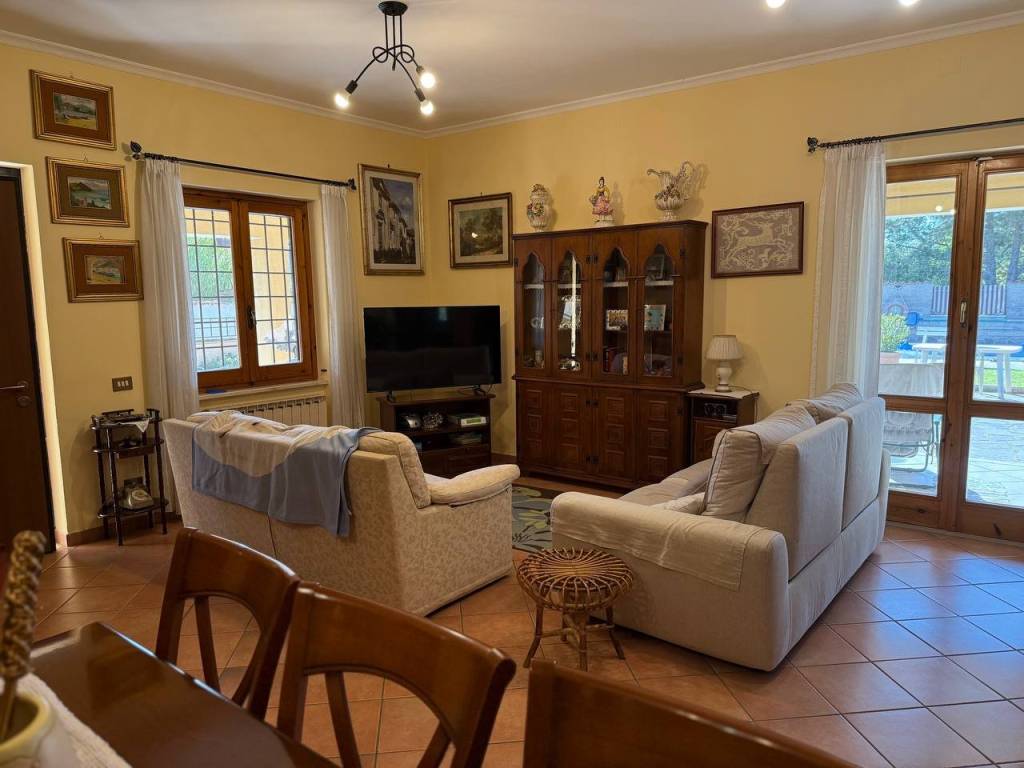 Villa a Aprilia in Via Ofanto - Foto 5